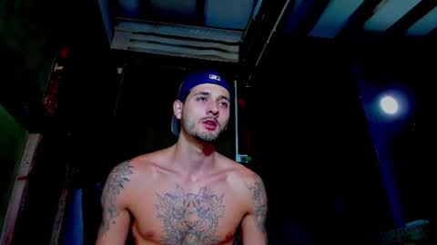 Snapshot of alejo_323__ chatting on June 22, 2:24 am alejo_323__ online show from June 22, 2:24 am