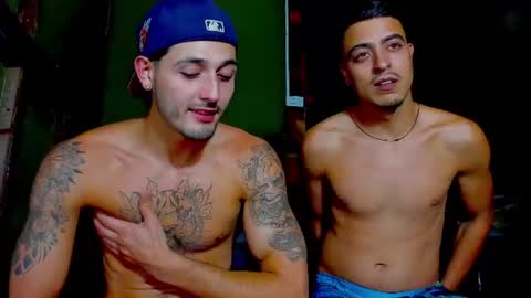 Snapshot of alejo_323__ chatting on June 25, 5:12 am alejo_323__ online show from June 25, 5:12 am