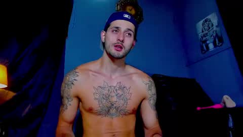 Snapshot of alejo_323__ chatting on July 20, 3:43 am alejo_323__ online show from July 20, 3:43 am