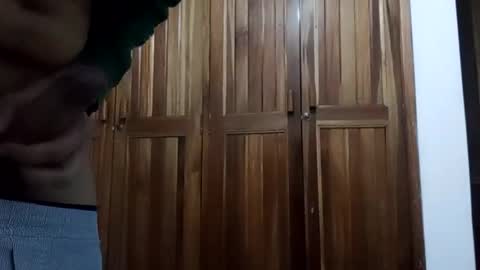Snapshot of alejo_camboy chatting on December 28, 7:11 am Alejo online show from December 28, 7:11 am