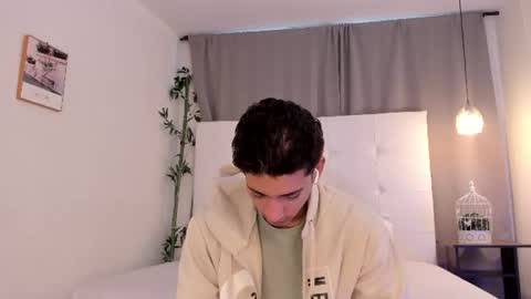 alejo_exotic online show from June 25, 12:20 pm