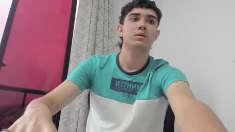 Snapshot of alejo_gray1 chatting on April 13, 10:48 pm alejo_gray1 online show from April 13, 10:48 pm