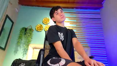 alejo_gray1 online show from June 17, 7:15 pm