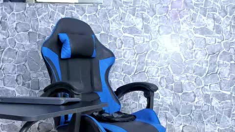 Snapshot of alejo_peverell chatting on May 7, 8:25 pm alejo peverell online show from May 7, 8:25 pm