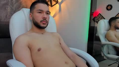 Snapshot of alejomg_ chatting on November 19, 7:36 pm alejomg_ online show from November 19, 7:36 pm