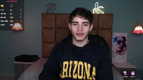 Snapshot of alejootwink chatting on December 3, 5:55 pm ALejoo Saenz online show from December 3, 5:55 pm