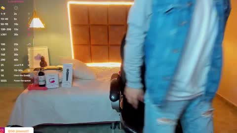 Snapshot of alejootwink chatting on September 22, 9:39 pm ALejoo Saenz online show from September 22, 9:39 pm