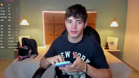 Snapshot of alejootwink chatting on October 1, 2:17 am ALejoo Saenz online show from October 1, 2:17 am