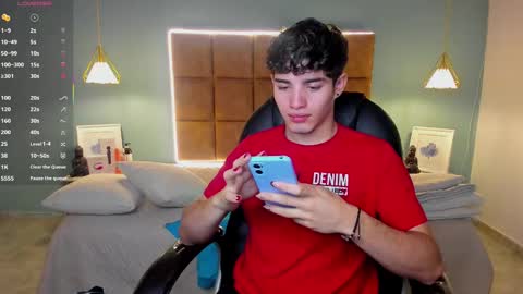 Snapshot of alejootwink chatting on October 4, 4:54 am ALejoo Saenz online show from October 4, 4:54 am