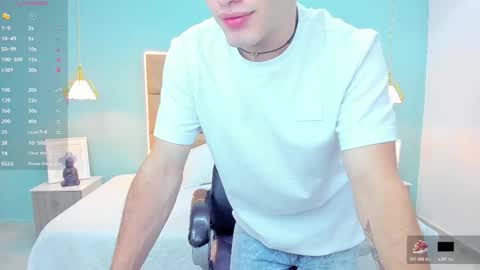 Snapshot of alejootwink chatting on October 22, 1:28 am ALejoo Saenz online show from October 22, 1:28 am