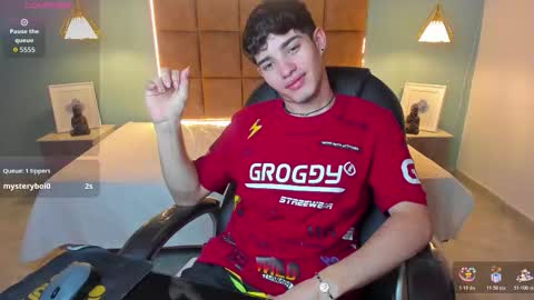 Snapshot of alejootwink chatting on October 28, 7:05 pm ALejoo Saenz online show from October 28, 7:05 pm