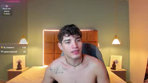 Snapshot of alejootwink chatting on October 31, 1:39 am ALejoo Saenz online show from October 31, 1:39 am