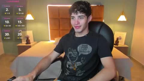 Snapshot of alejootwink chatting on November 3, 12:46 am ALejoo Saenz online show from November 3, 12:46 am