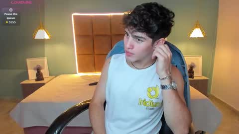 Snapshot of alejootwink chatting on November 8, 3:29 am ALejoo Saenz online show from November 8, 3:29 am