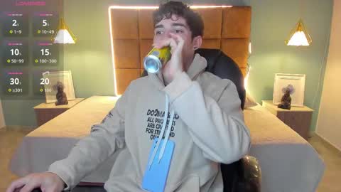 Snapshot of alejootwink chatting on November 10, 2:43 am ALejoo Saenz online show from November 10, 2:43 am