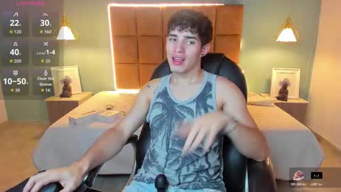 Snapshot of alejootwink chatting on November 11, 2:44 am ALejoo Saenz online show from November 11, 2:44 am