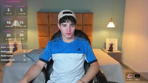 Snapshot of alejootwink chatting on November 15, 4:10 am ALejoo Saenz online show from November 15, 4:10 am