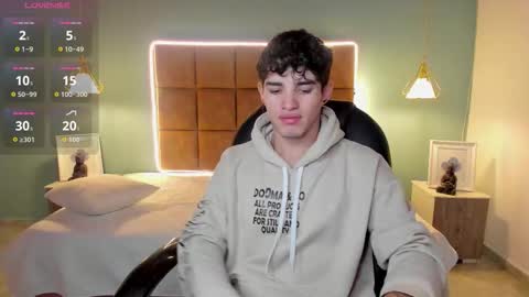 Snapshot of alejootwink chatting on November 17, 2:17 am ALejoo Saenz online show from November 17, 2:17 am