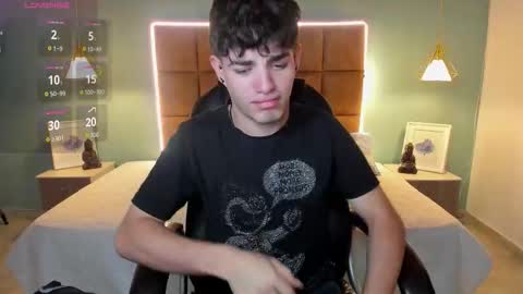 Snapshot of alejootwink chatting on November 23, 3:39 am ALejoo Saenz online show from November 23, 3:39 am