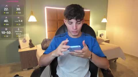 Snapshot of alejootwink chatting on November 24, 1:27 am ALejoo Saenz online show from November 24, 1:27 am