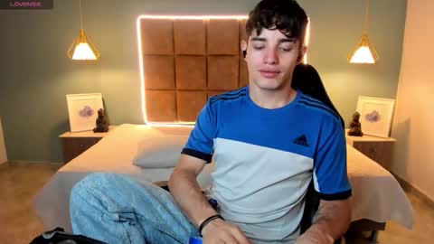 ALejoo Saenz online show from February 27, 5:29 am