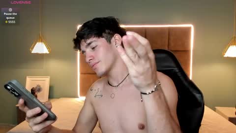 Snapshot of alejootwink chatting on May 9, 4:28 am ALejoo Saenz online show from May 9, 4:28 am