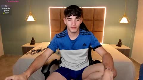 Snapshot of alejootwink chatting on May 16, 4:31 am ALejoo Saenz online show from May 16, 4:31 am
