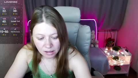 Snapshot of alekasamui chatting on December 13, 3:38 am Aleksa online show from December 13, 3:38 am