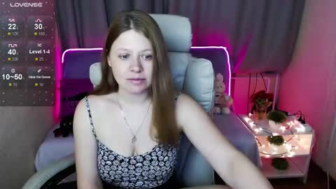 Snapshot of alekasamui chatting on December 14, 4:01 am Aleksa online show from December 14, 4:01 am