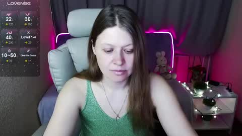 Snapshot of alekasamui chatting on February 27, 1:05 am Aleksa online show from February 27, 1:05 am