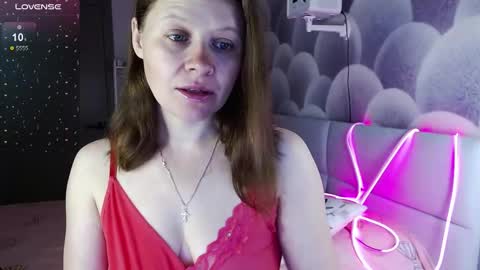 Snapshot of alekasamui chatting on September 15, 9:26 pm Aleksa online show from September 15, 9:26 pm