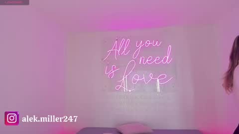 Snapshot of aleksandra_miller chatting on September 25, 12:20 pm Aleksandra online show from September 25, 12:20 pm