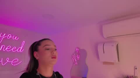 Snapshot of aleksandra_miller chatting on May 6, 12:43 pm Aleksandra online show from May 6, 12:43 pm