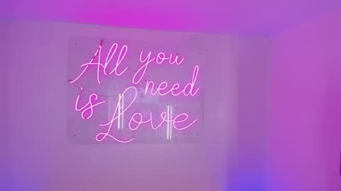 Snapshot of aleksandra_miller chatting on May 22, 12:33 pm Aleksandra online show from May 22, 12:33 pm