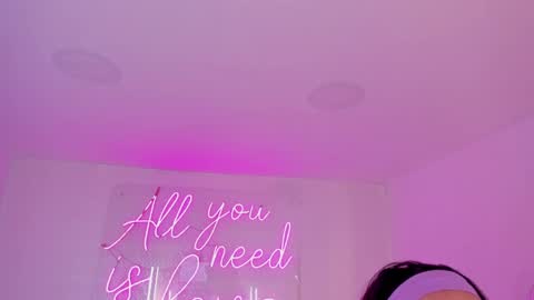 Snapshot of aleksandra_miller chatting on May 23, 12:42 pm Aleksandra online show from May 23, 12:42 pm