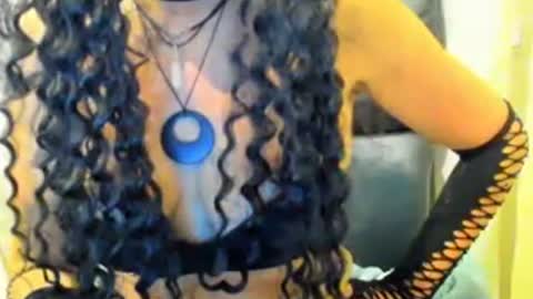 Snapshot of alenablack chatting on June 12, 1:37 am Luly online show from June 12, 1:37 am