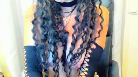 Snapshot of alenablack chatting on June 15, 11:07 pm Luly online show from June 15, 11:07 pm