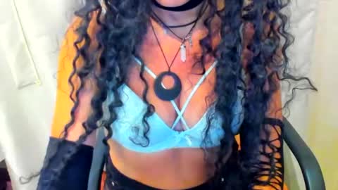 Snapshot of alenablack chatting on June 22, 1:29 am Luly online show from June 22, 1:29 am