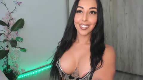Snapshot of alenakeys chatting on June 7, 7:56 am AlenaKeys online show from June 7, 7:56 am