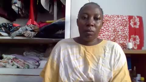 Snapshot of alesha_ chatting on October 25, 8:11 am Noreen Kennth and Emilly online show from October 25, 8:11 am