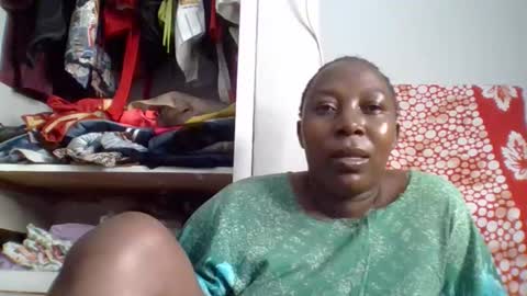 Snapshot of alesha_ chatting on October 31, 7:20 am Noreen Kennth and Emilly online show from October 31, 7:20 am