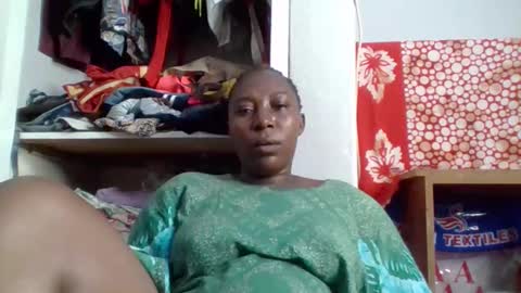 Snapshot of alesha_ chatting on November 1, 6:43 pm Noreen Kennth and Emilly online show from November 1, 6:43 pm