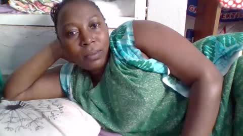 Snapshot of alesha_ chatting on November 4, 6:12 am Noreen Kennth and Emilly online show from November 4, 6:12 am