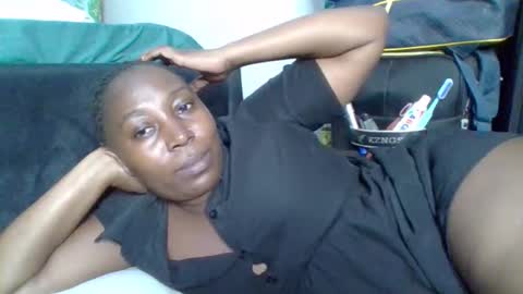 Snapshot of alesha_ chatting on November 9, 8:18 pm Noreen Kennth and Emilly online show from November 9, 8:18 pm