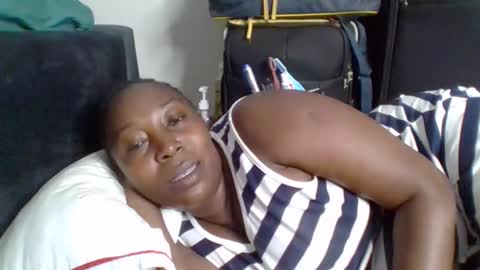 Snapshot of alesha_ chatting on November 10, 9:25 pm Noreen Kennth and Emilly online show from November 10, 9:25 pm