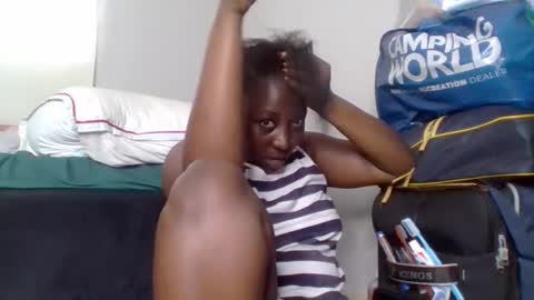 Snapshot of alesha_ chatting on November 11, 9:31 am Noreen Kennth and Emilly online show from November 11, 9:31 am