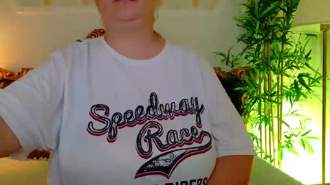 Snapshot of alesha_arabian_ chatting on June 8, 4:13 am alesha_arabian_ online show from June 8, 4:13 am