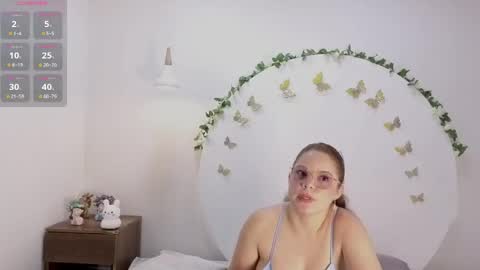 Snapshot of alesia_rose chatting on May 26, 7:43 pm Ambar online show from May 26, 7:43 pm