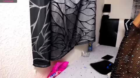 Snapshot of alesiasensual chatting on December 12, 10:56 am AlesiaSensual online show from December 12, 10:56 am