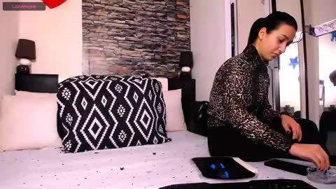 Snapshot of alesiasensual chatting on October 27, 8:29 am AlesiaSensual online show from October 27, 8:29 am